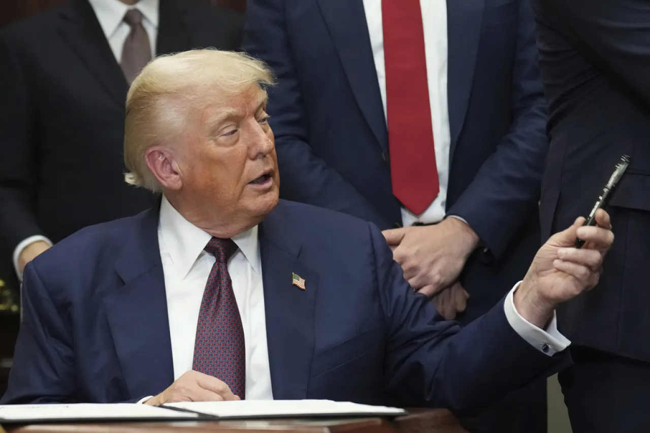 Trump firma orden para nuevos aranceles a varios socios comerciales de EU