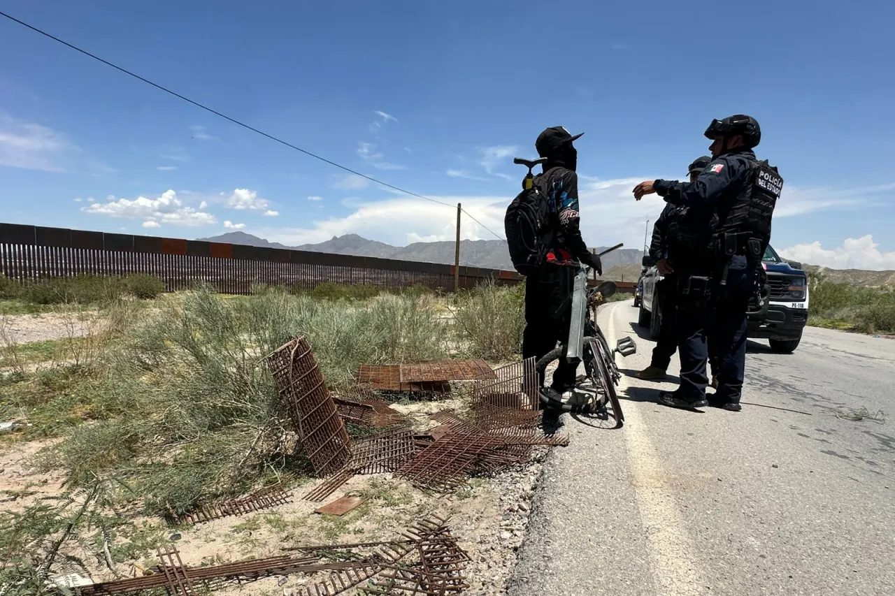Localizan a persona que transportaba 'parches' del muro fronterizo