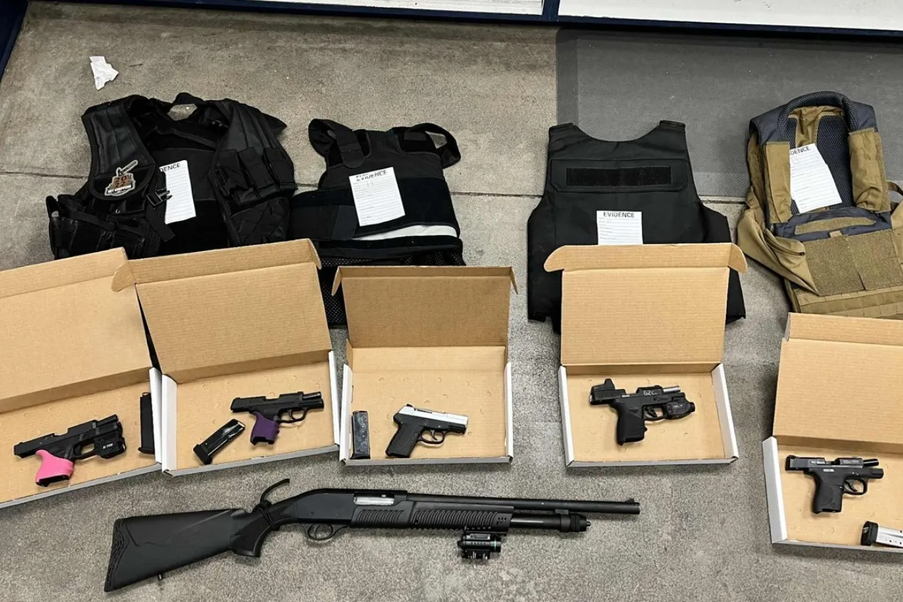 Caen dos menores con 10 armas y droga en Las Cruces