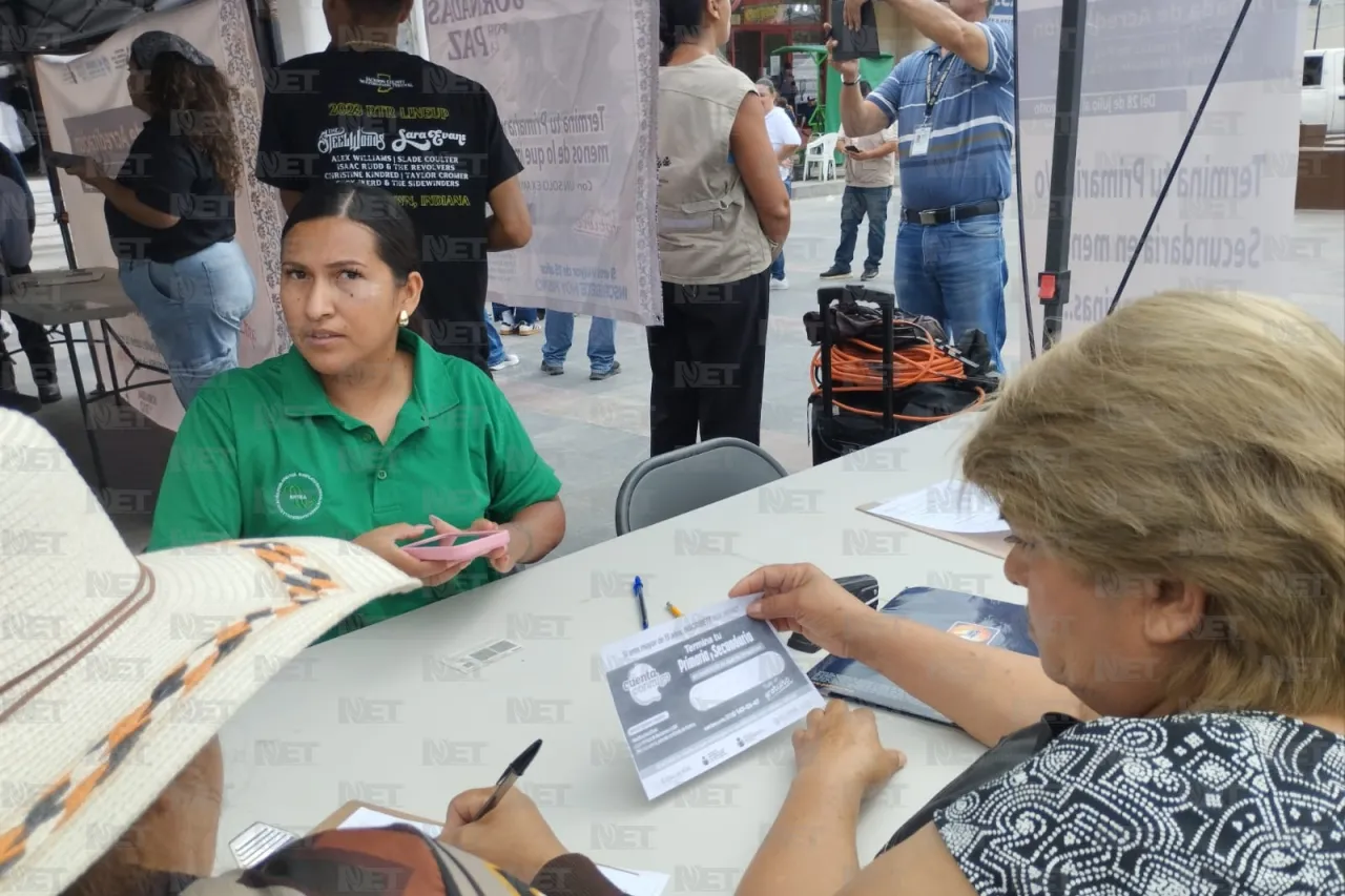 Entrega Ichea certificado de primaria y secundaria con un solo examen