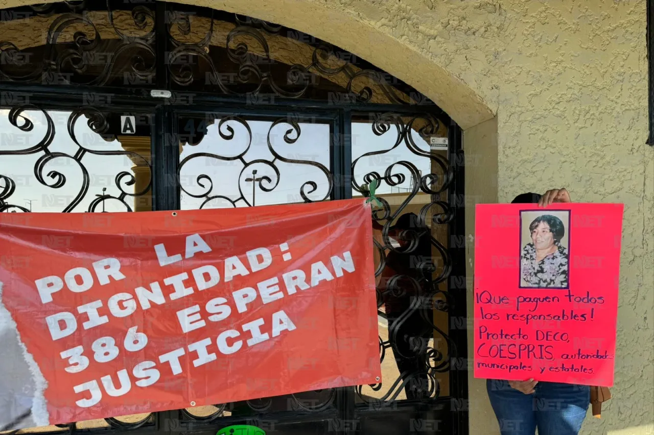 Protestan en capillas Protecto-deco por presunto fraude en cremaciones
