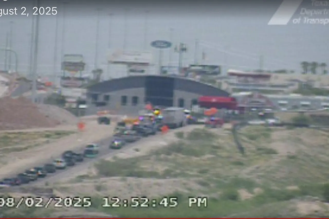 Vuelca vehículo en el oeste de El Paso; hay al menos 6 heridos