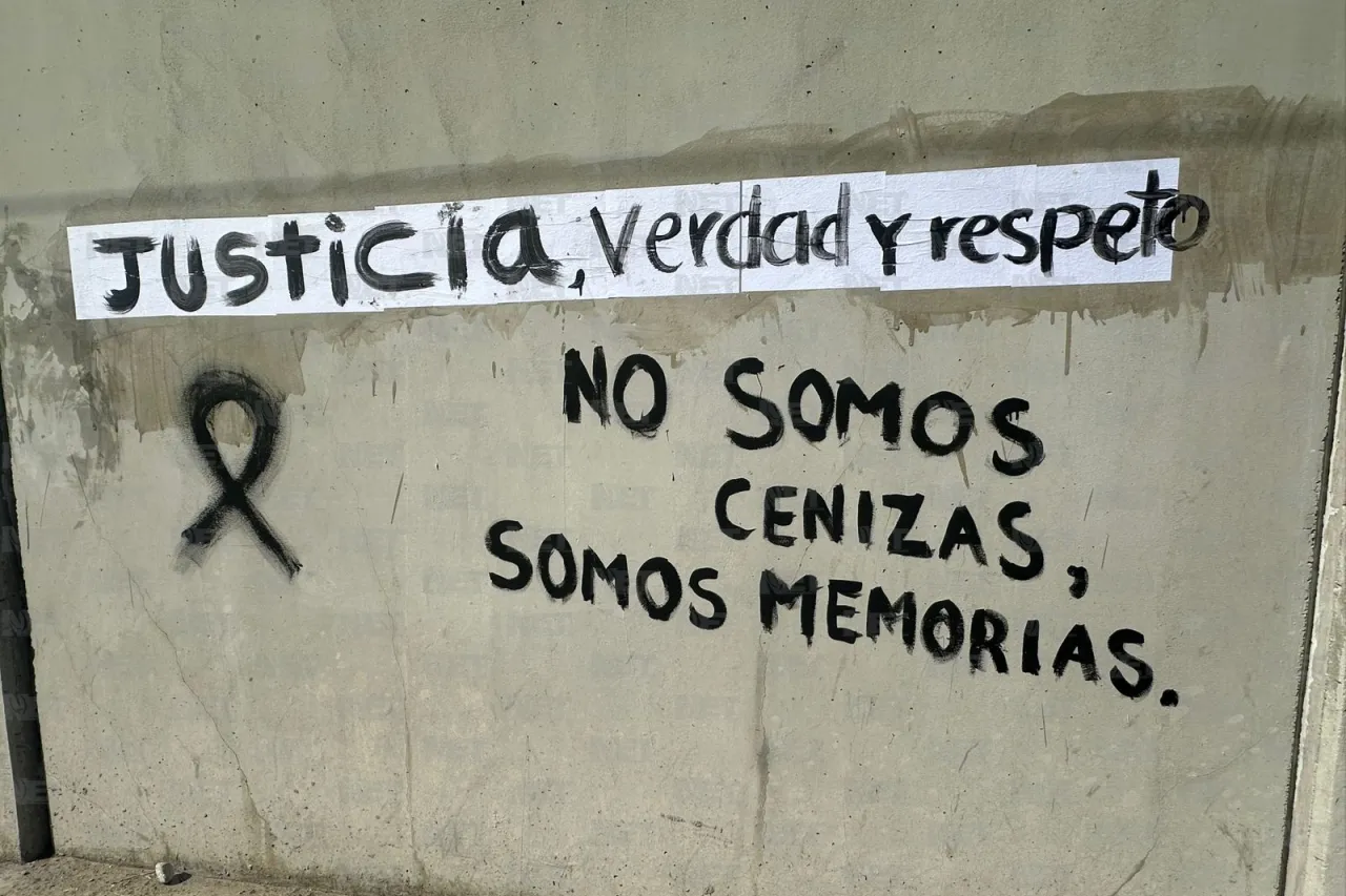 Familiares exigen justicia con pintas en la FGE por caso Plenitud