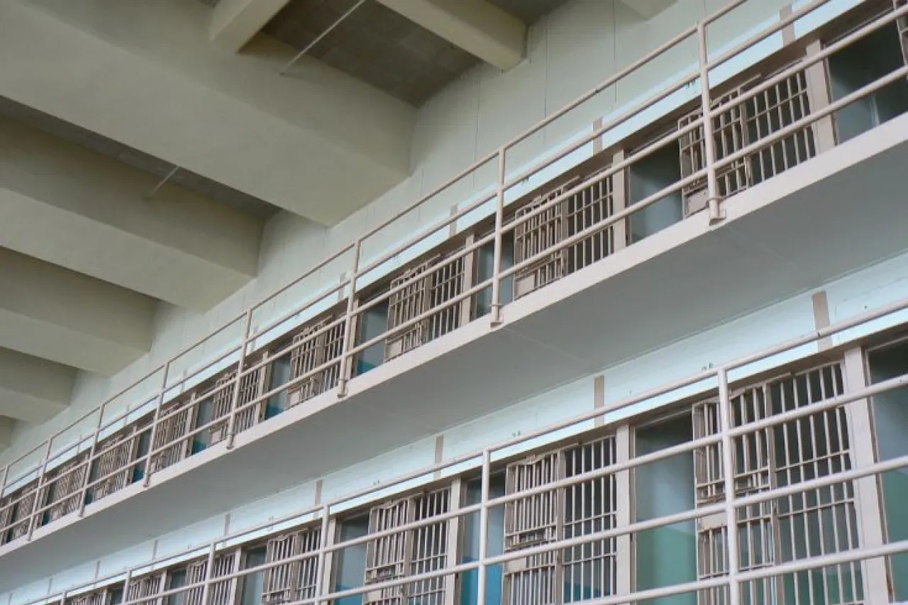 Escapan 23 reos de penal de Puerto Vallarta