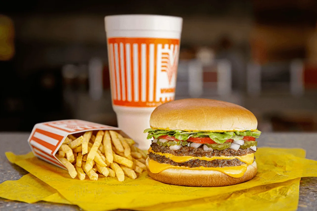 Whataburger anuncia hamburguesas a 75 centavos solo hoy en El Paso