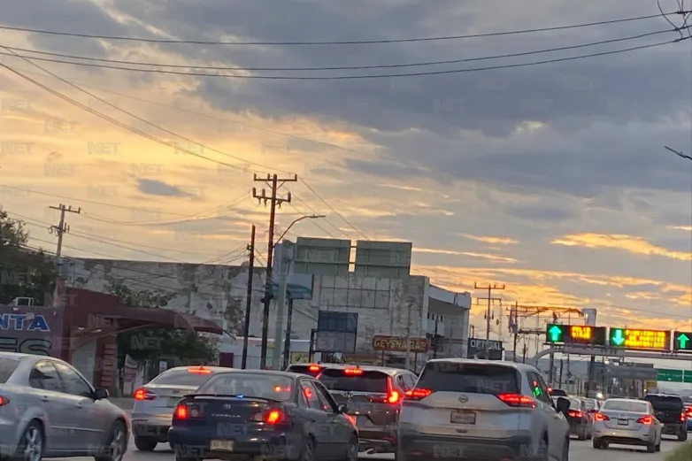 Así las filas para cruzar a El Paso 