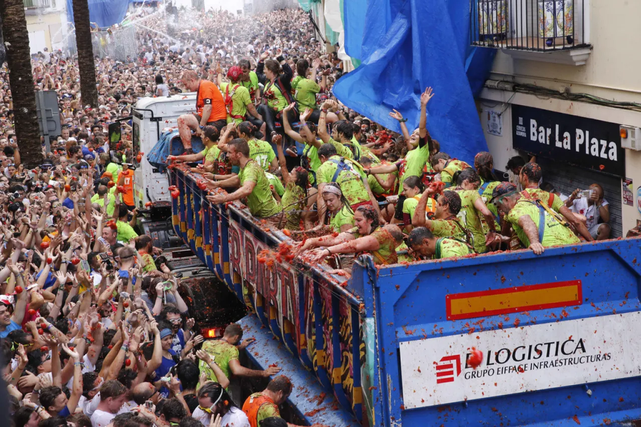 Tomatina: La 'guerra' de tomates en España cumple 80 años