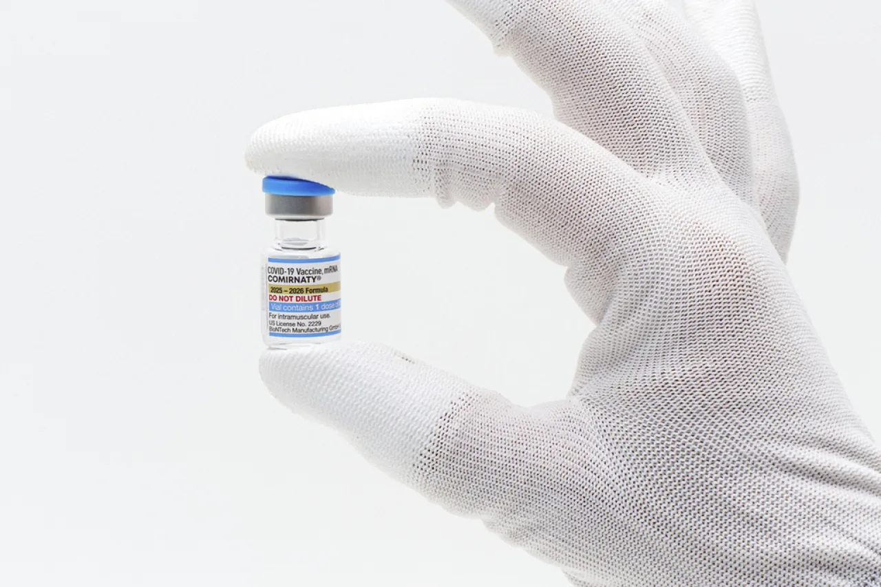 Aprueba FDA vacuna actualizada contra covid-19