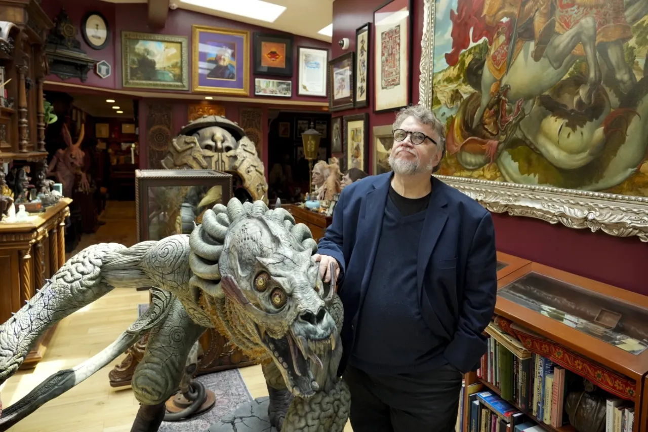 Un vistazo a los artículos que Guillermo del Toro puso a subasta