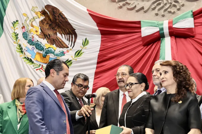 Envía Sheinbaum su primer informe de gobierno al Congreso