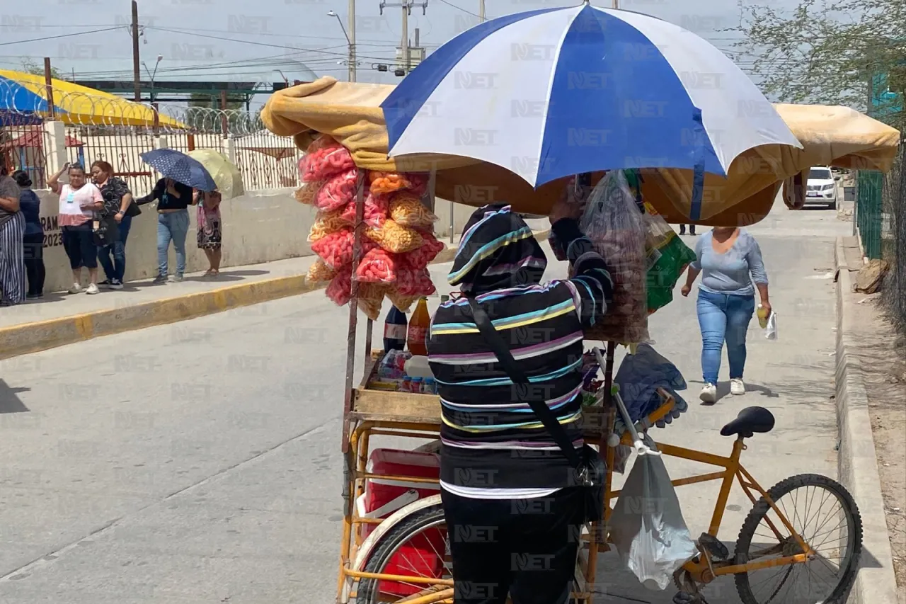 Vendedores de comida chatarra regresan a escuelas