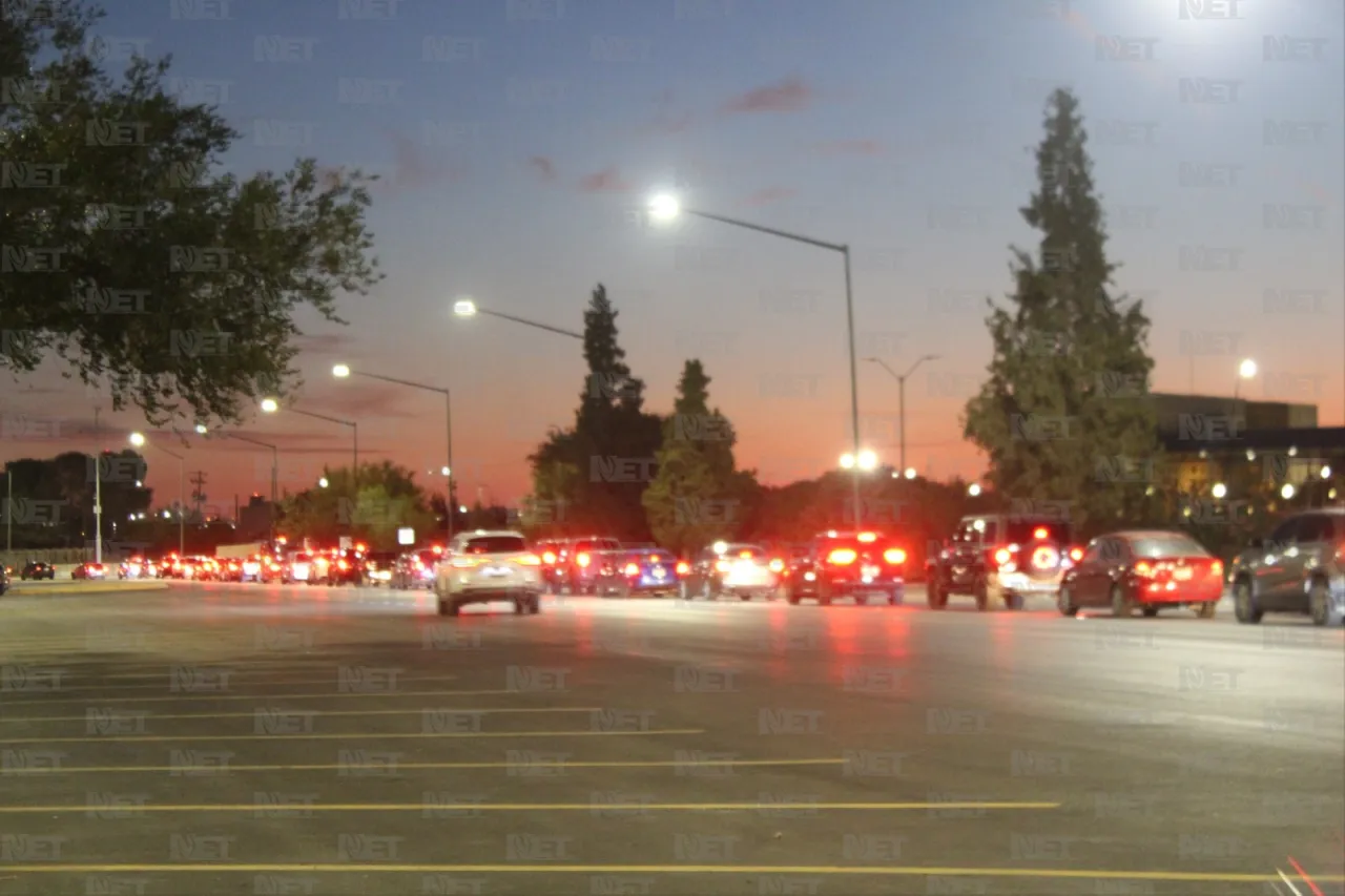 Largas filas para cruzar hoy a El Paso