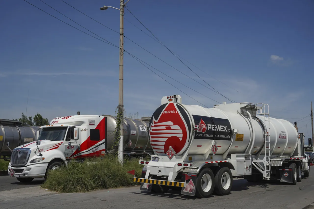 Emite México bonos para atender obligaciones de Pemex