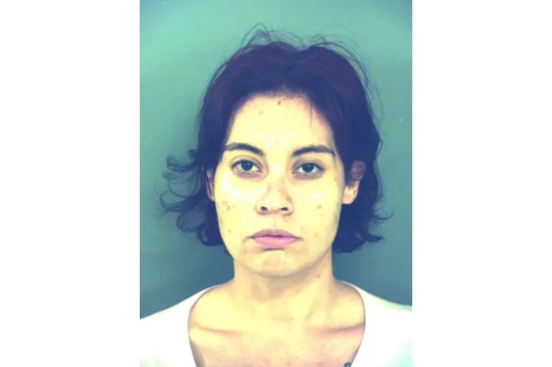 Detienen a mujer en El Paso por fraude de identidad