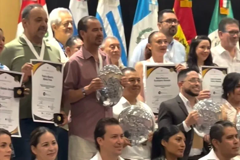 Regidores asisten a congreso en Cancún