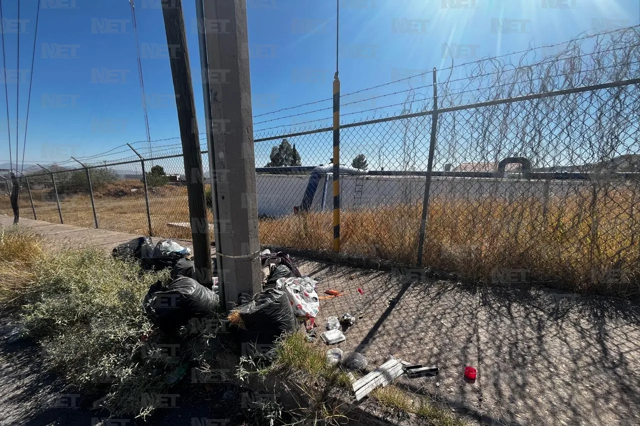 Denuncian uso de exterior de terreno como basurero en la colonia Unidad