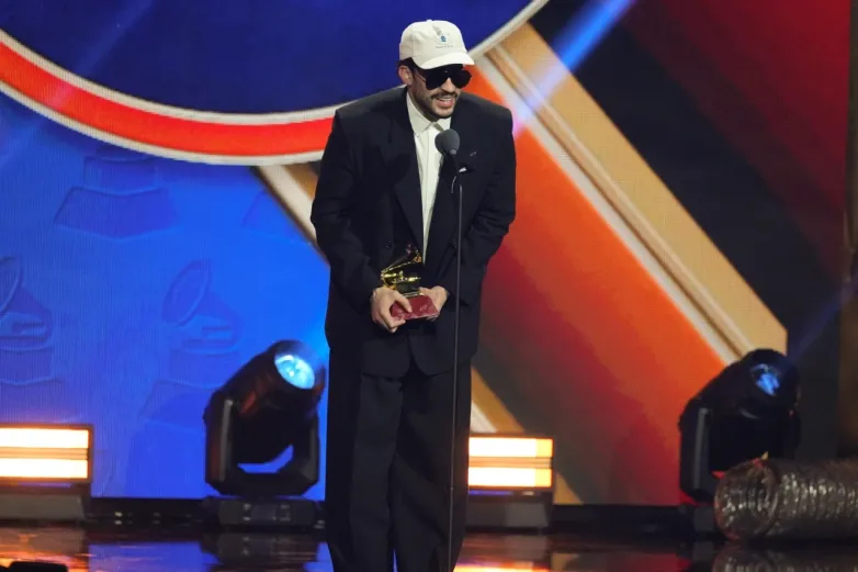 Gana Bad Bunny su primer premio en los Latin Grammys 2025