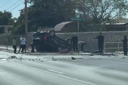 Vuelca vehículo tras chocar en El Paso