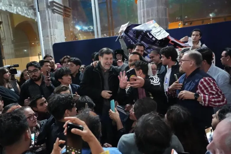 Protestas y gritos reciben a Noroña durante evento en Guanajuato