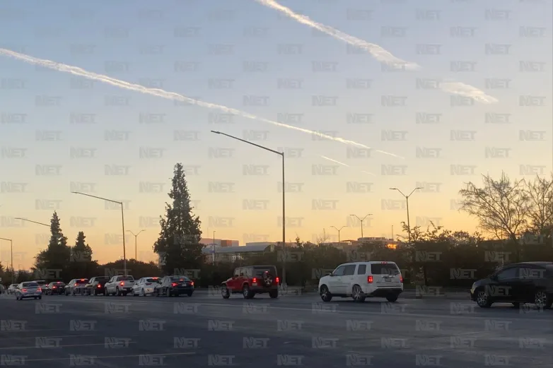 Largas filas para usuarios de cruces internacionales