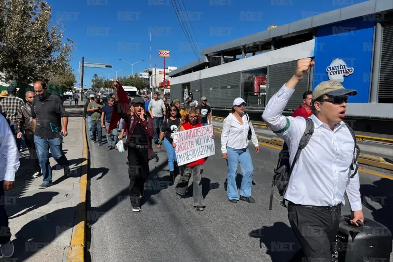 Manifestantes critican alto costo de revalidación vehicular en Chihuahua