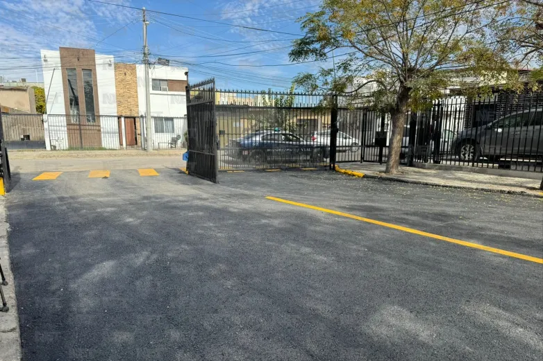 Vecinos estrenan pavimentación de la calle Apaches