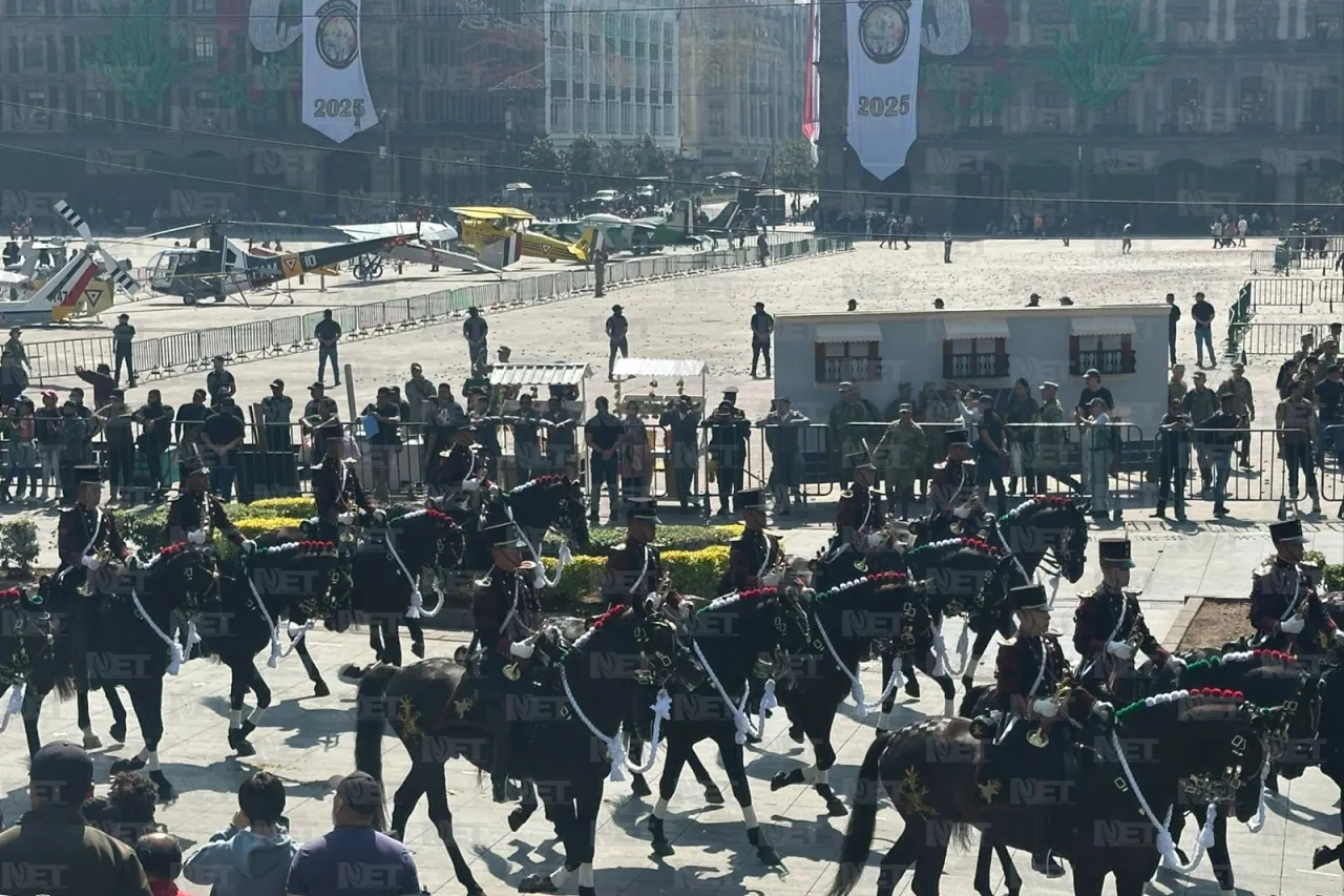 Así se desarrolla en la CDMX el desfile por el 115 aniversario de la Revolución