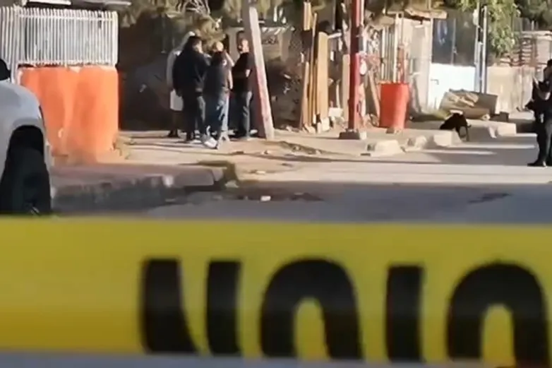 Bala perdida impactó a adulta mayor durante asesinato de hombre