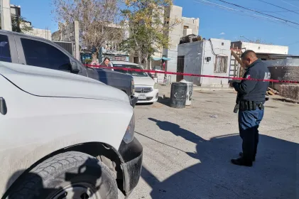 Lesionan a hombre en Parajes del Valle; policía le habría disparado