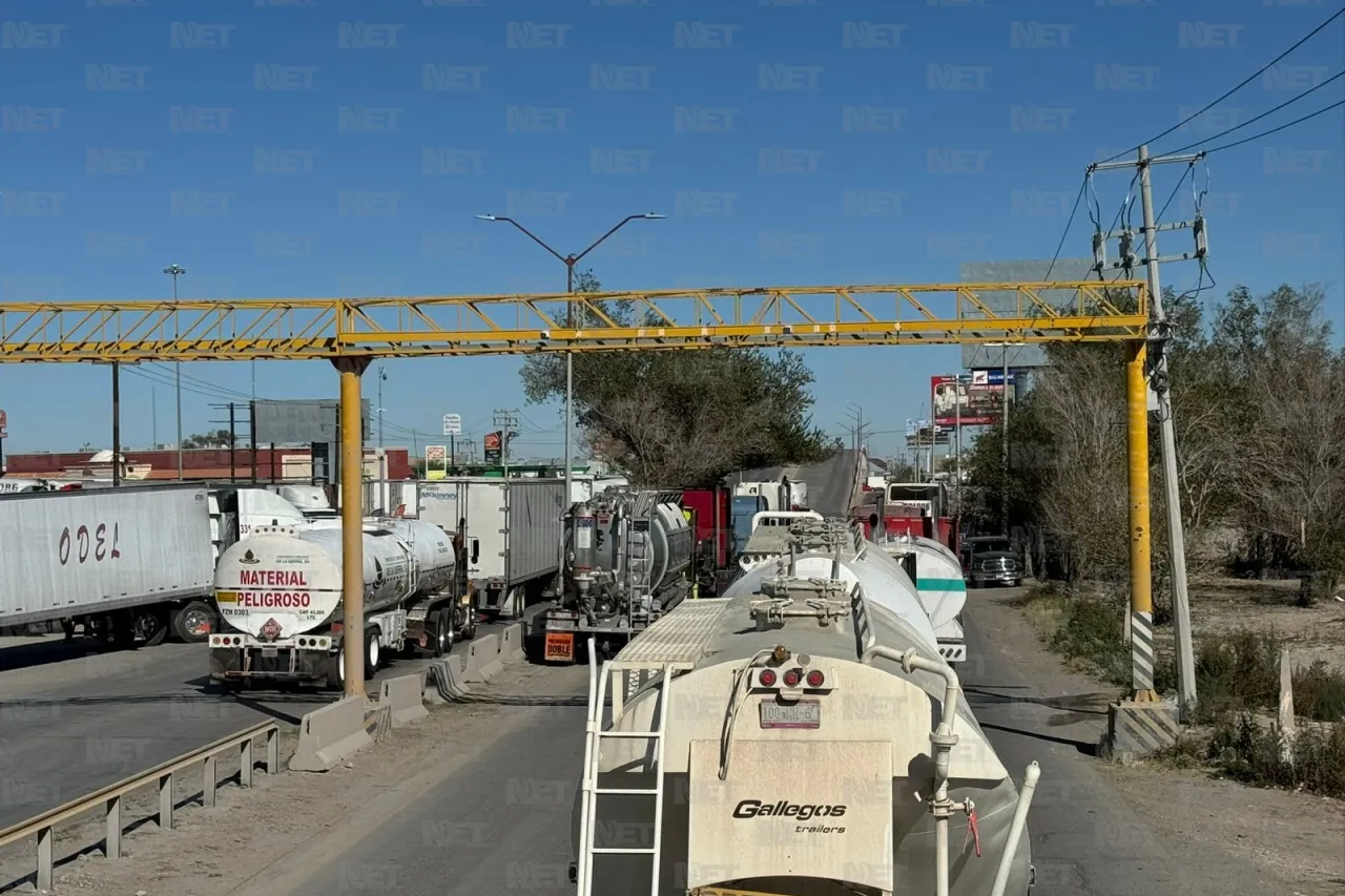 Liberan trailers varados en el puente Zaragoza