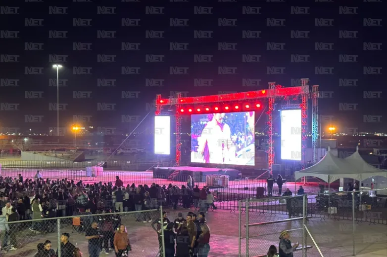 Reúne concierto de Juan Gabriel a miles en la Plaza de la Mexicanidad