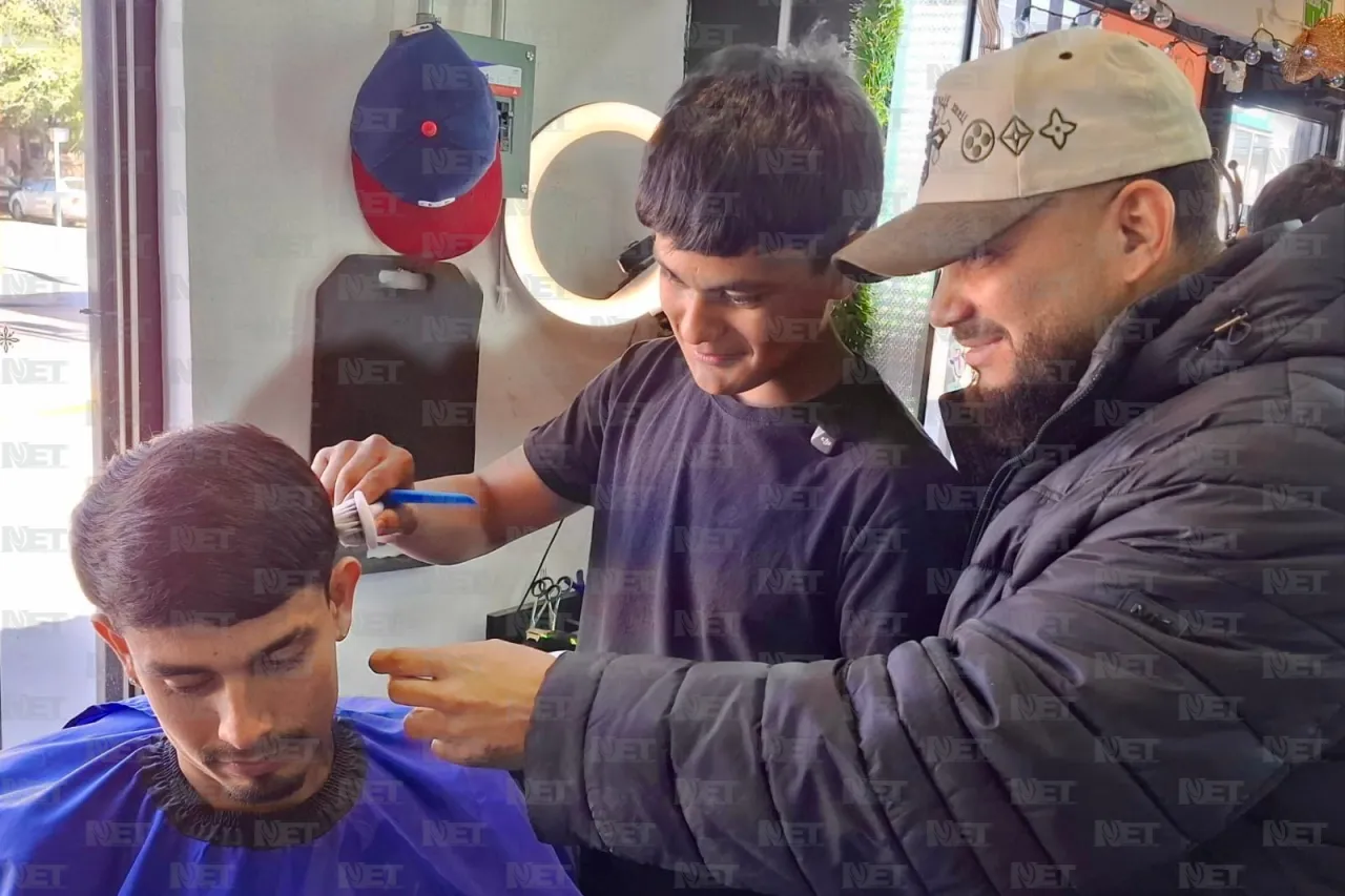 Jorgito regala cortes de cabello