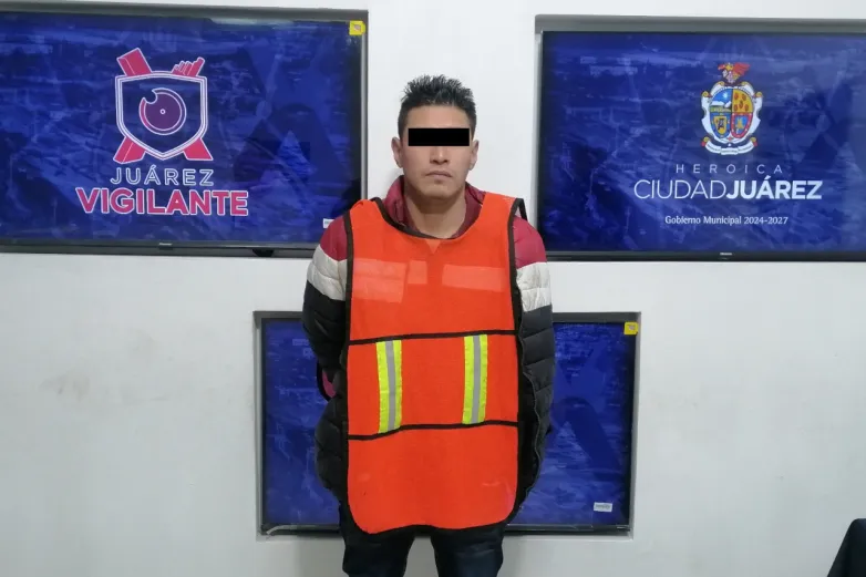 Detienen a hombre que tripulaba una motocicleta con la serie alterada