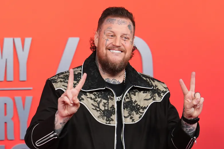 Se siente bien ser Jelly Roll, y ahora está listo para ganar un Grammy
