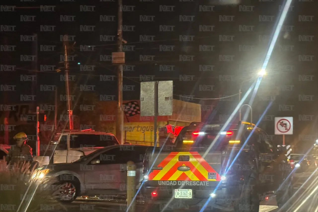 Choque bloquea la avenida 16 de Septiembre