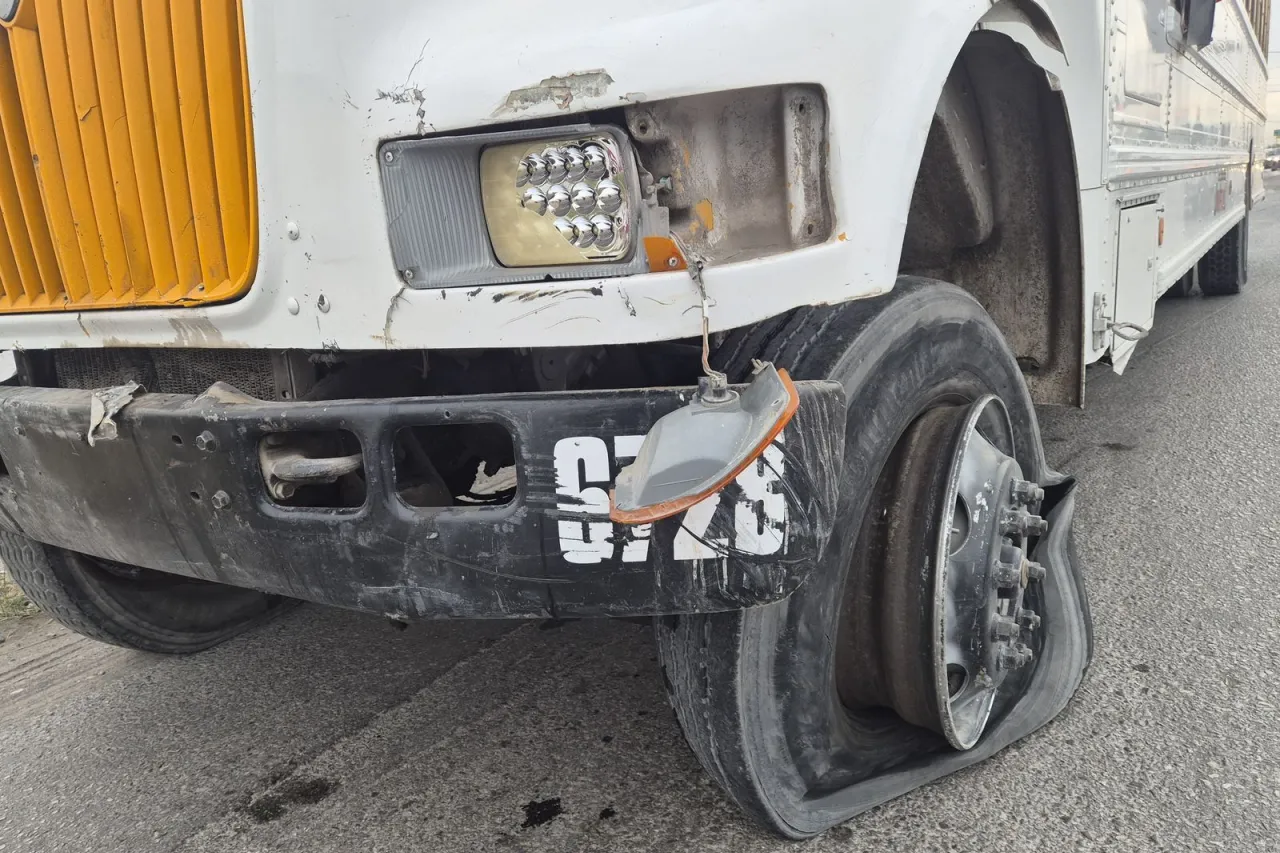 Camión sin frenos provoca choque múltiple en Óscar Flores