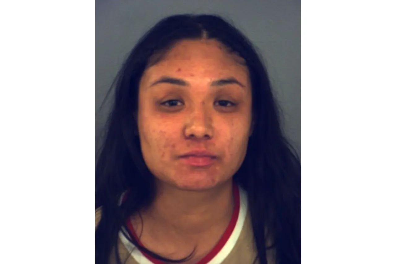 La detienen por robo de un vehículo en El Paso