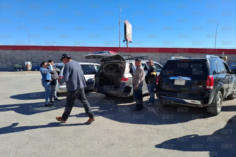 Viajeros optan por transporte irregular ante caos en la Central Camionera