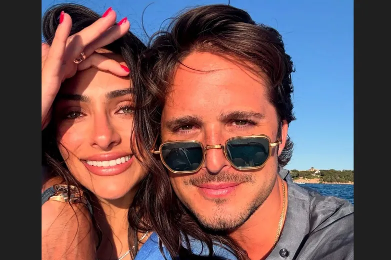 Video: ¿Discutiendo? Captan a Renata Notni jalándole el pelo a Diego Boneta 