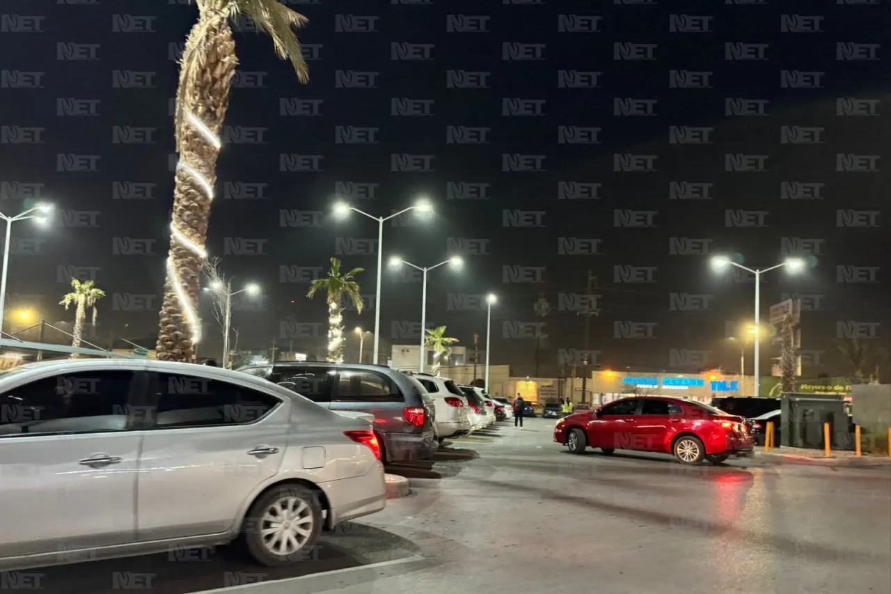 Saturan centros comerciales por compras navideñas de última hora