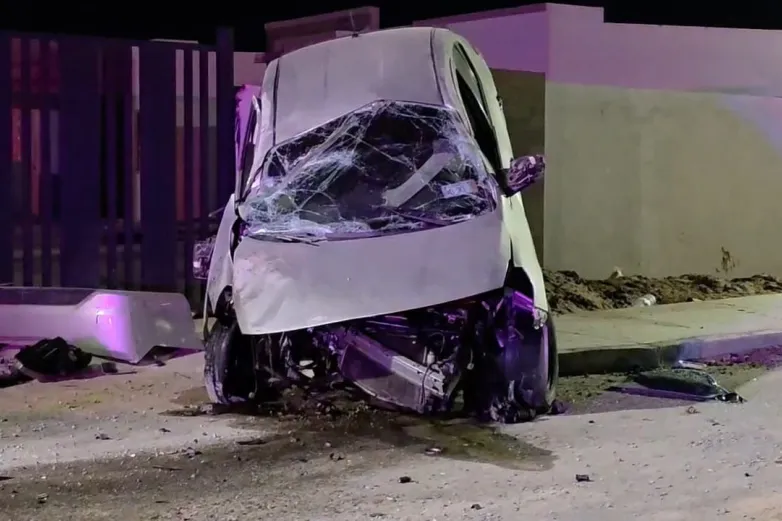 Choca su auto tras huir de otro accidente en Urbivilla del Prado