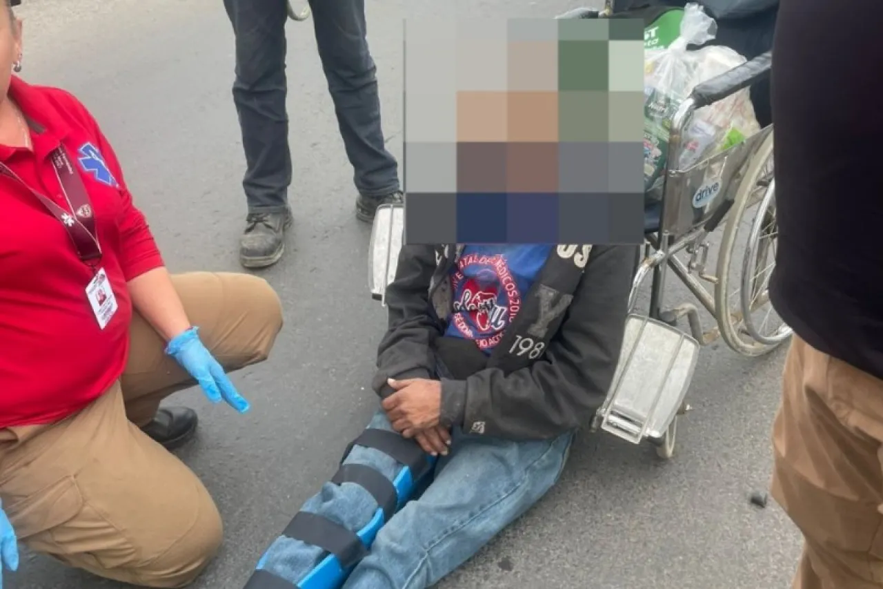 Atropella a hombre en silla de ruedas y se da a la fuga