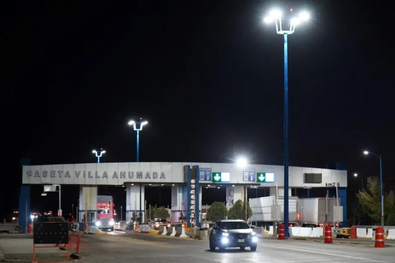 Moderniza Estado iluminación en la caseta de cobro de Villa Ahumada