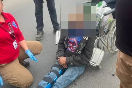 Atropella a hombre en silla de ruedas y se da a la fuga