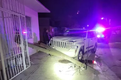 Conductor huye tras choque múltiple en Montemayor y Niños Héroes