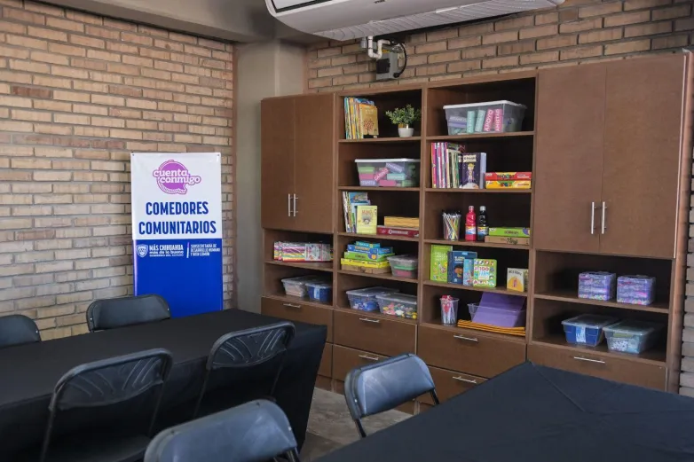 Ofrecen cerca de 275 platillos calientes en comedores comunitarios