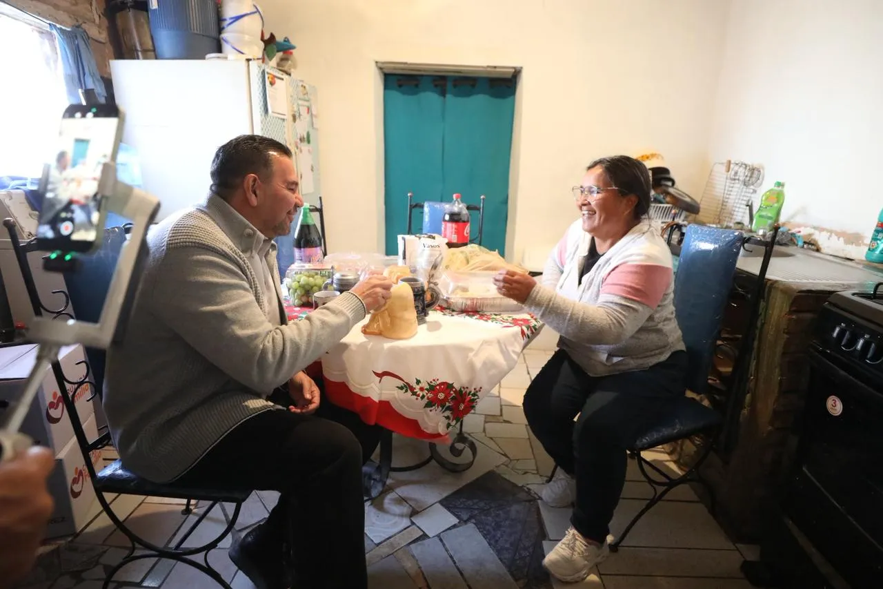 Tras visitara familias juarenses, alcalde envía mensaje de Fin de Año