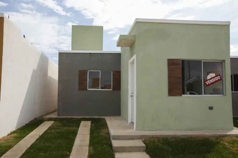 Infonavit presume primeros modelos de las casas del Bienestar