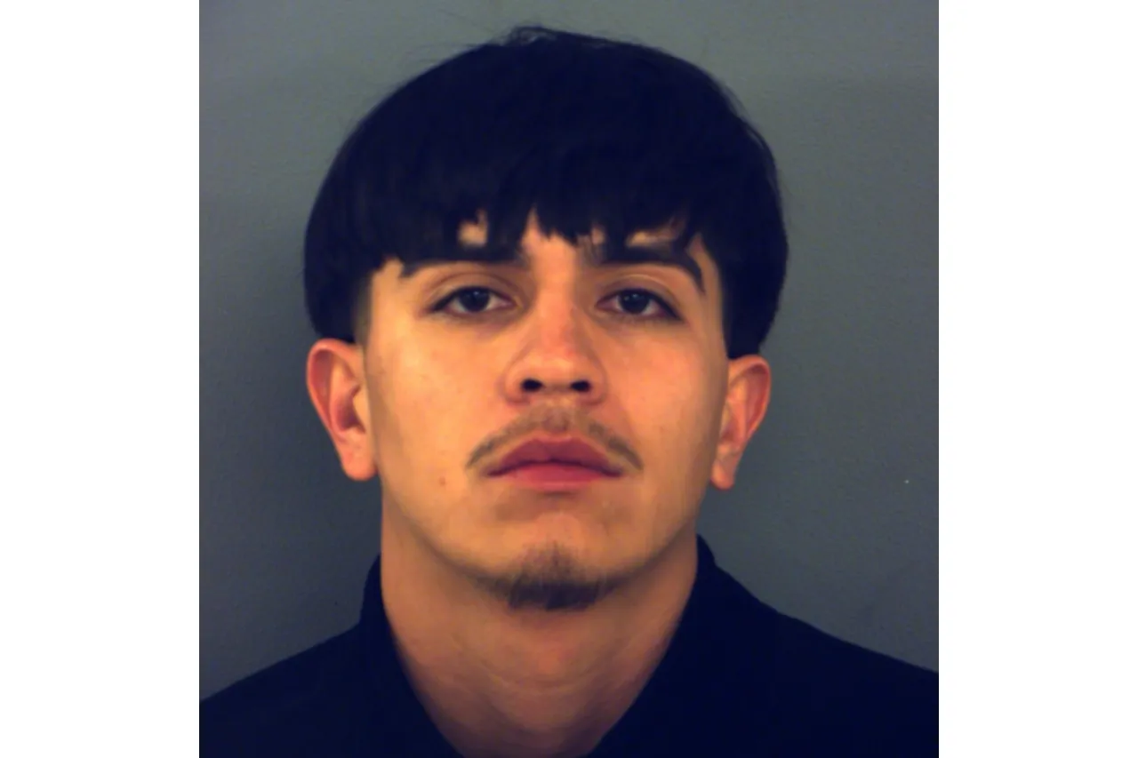 Le encuentran droga y una pistola tras infracción de tránsito en El Paso