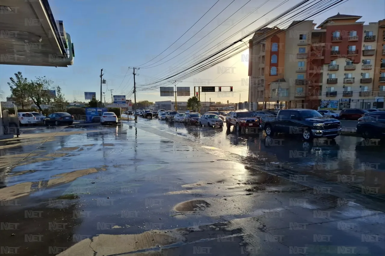 Reportan posible fuga de agua potable en céntrica avenida